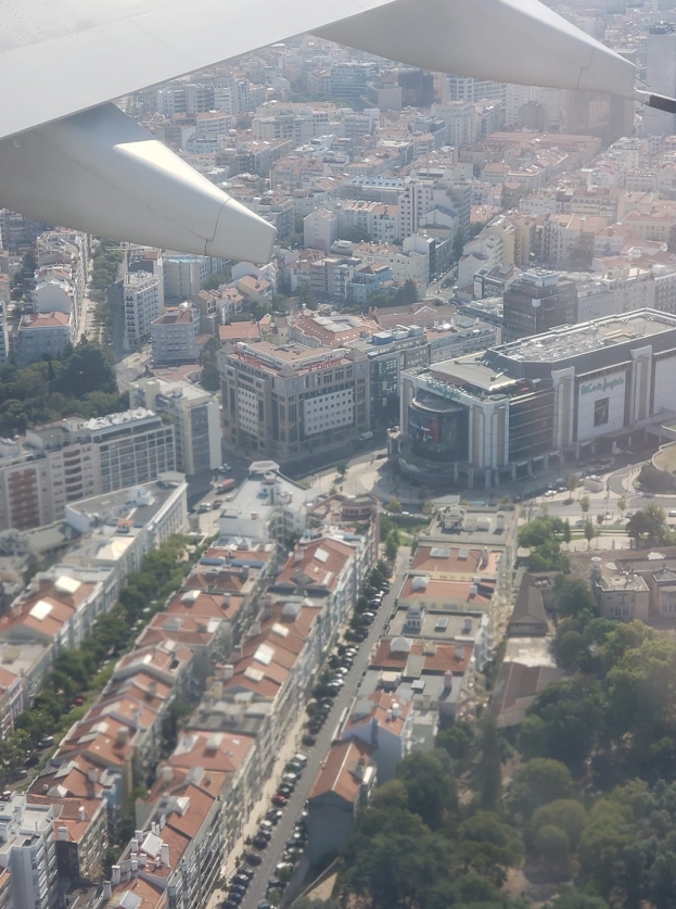 Landed in Lisbon, waiting for the flight to Oporto.